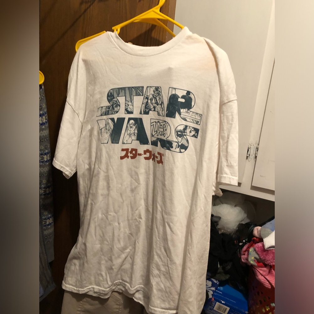 💫White Star Wars Graphic T-Shirt- 974 $25 or
$20 w/offer *tee deal